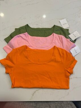 Women's Scoop Neck Short Sleeve Tee in Orange, Pink & Olive